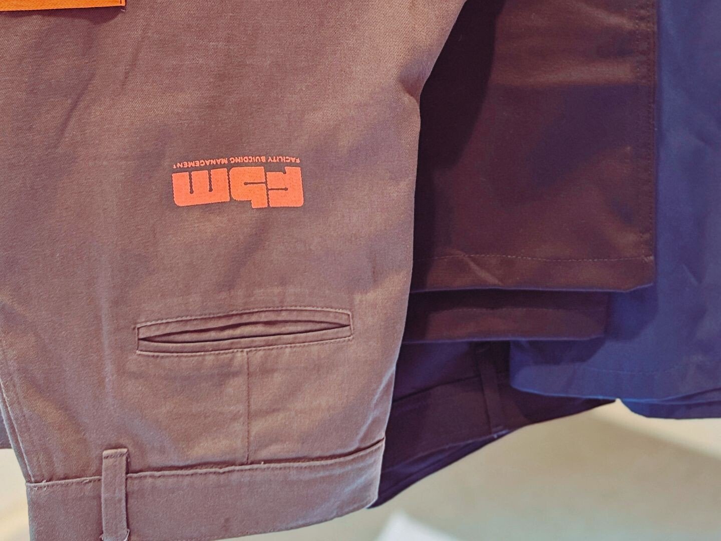 Ropa de trabajo sustentable para empresas y organizaciones.